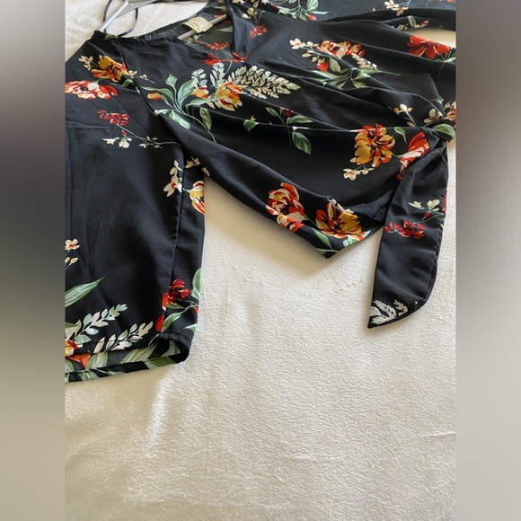 Boutique Long Sleeve Semi Cropped Top - Picture 2 of 5